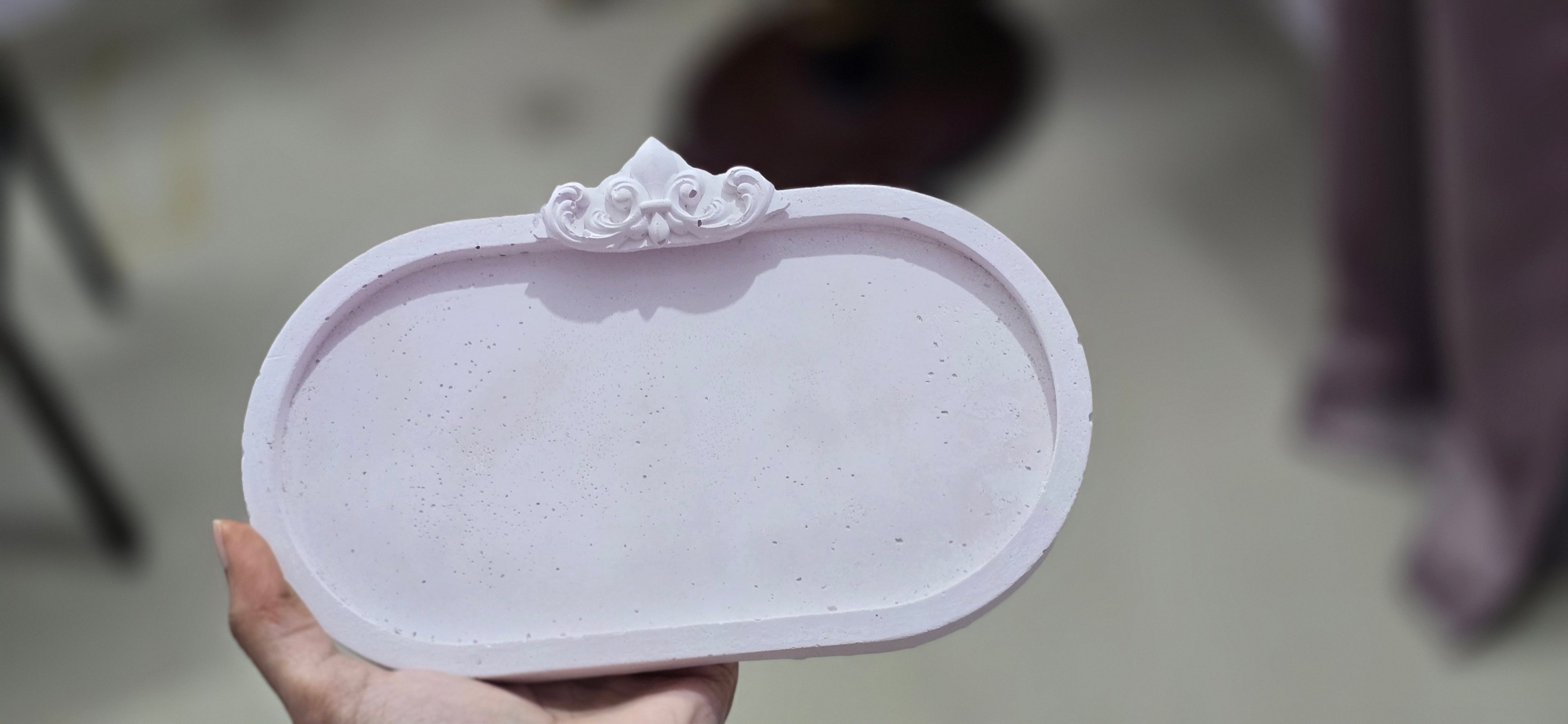 TRINKET TRAY WITH DETAIL